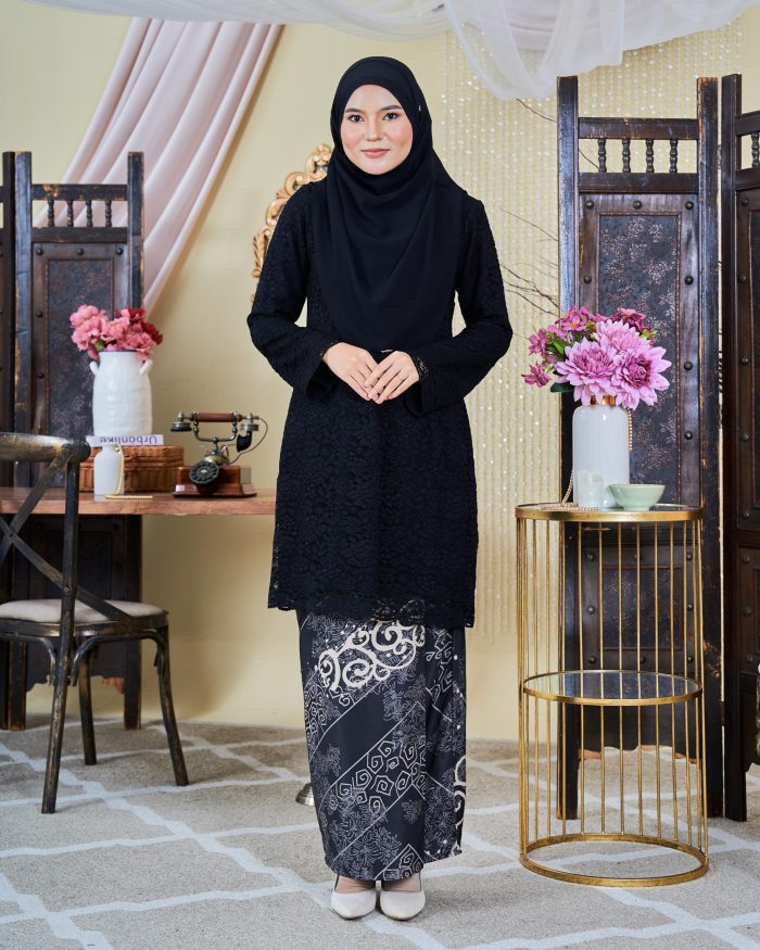 Baju Kebarung Moden Batik Lace Sultanah - Takzim Matte Black