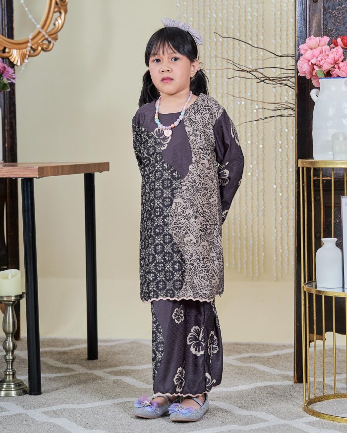 Baju Kurung Moden Batik Sultanah Kids 9.0 - Wardah Black Khaki - Image 2