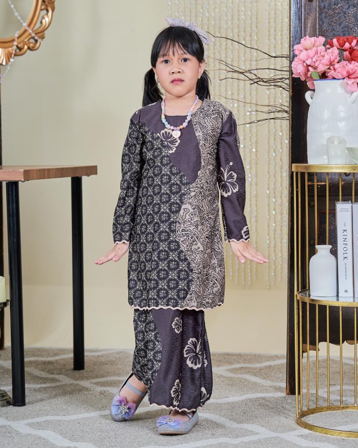 Baju Kurung Moden Batik Sultanah Kids 9.0 - Wardah Black Khaki - Image 3