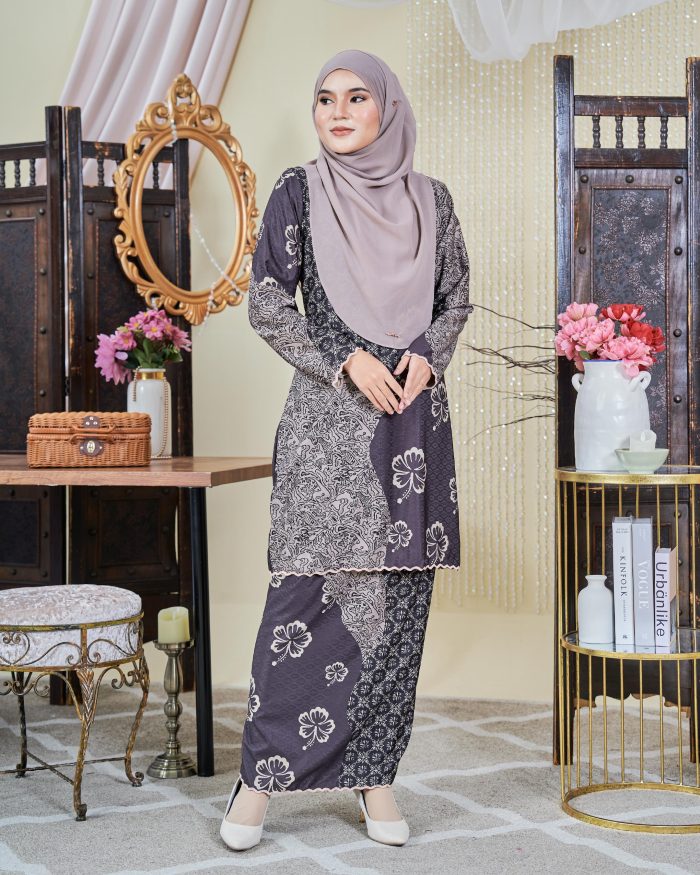Baju Kurung Moden Batik Sultanah 9.0 - Wardah Black Khaki - Image 2
