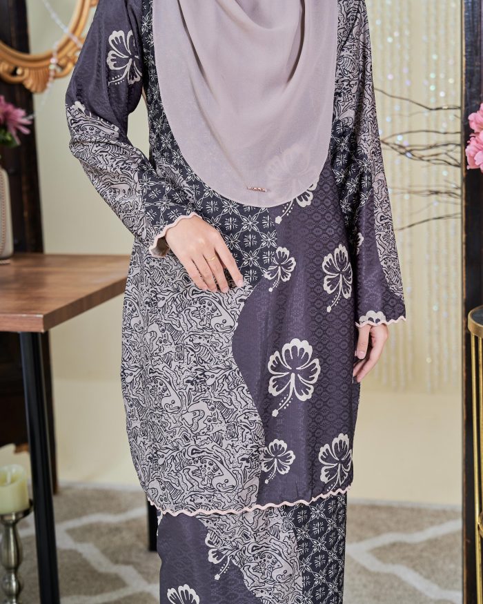 Baju Kurung Moden Batik Sultanah 9.0 - Wardah Black Khaki - Image 5