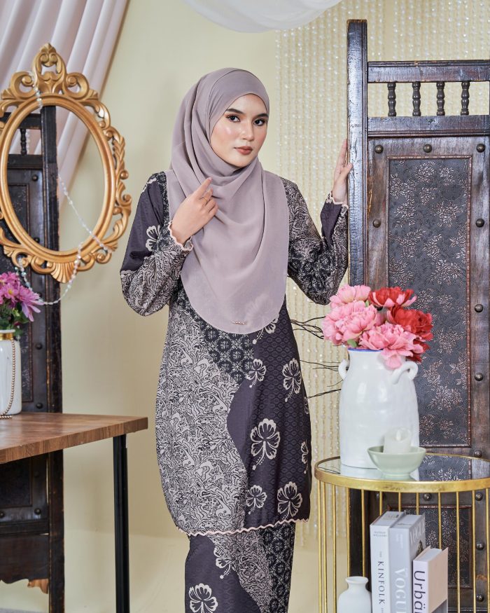Baju Kurung Moden Batik Sultanah 9.0 - Wardah Black Khaki - Image 4
