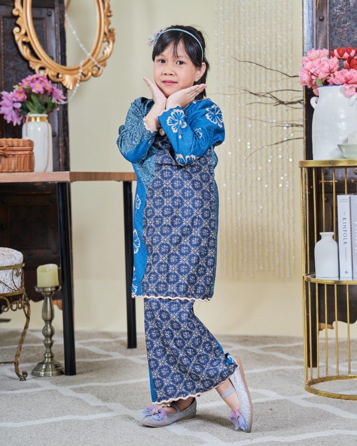 Baju Kurung Moden Batik Sultanah Kids 9.0 - Wardah Blue Teal - Image 3