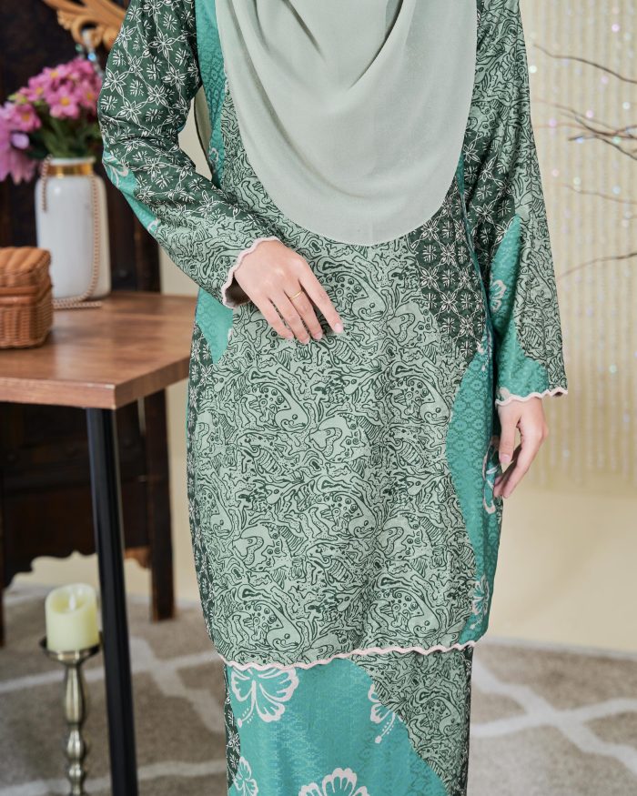 Baju Kurung Moden Batik Sultanah 9.0 - Wardah Green Jade - Image 4