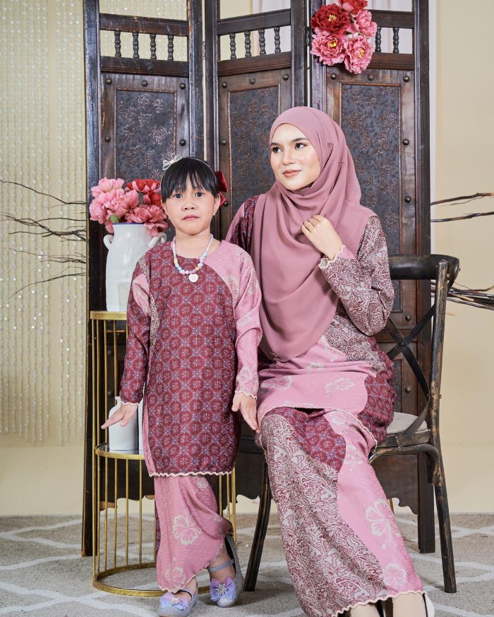 Baju Kurung Moden Batik Sultanah 9.0 - Wardah Maroon Pink - Image 5