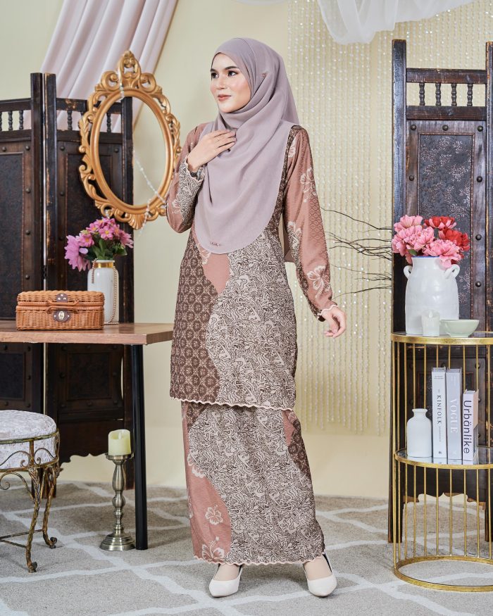 Baju Kurung Moden Batik Sultanah 9.0 - Wardah Peanut Brown - Image 2