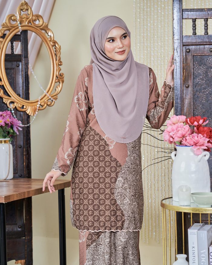 Baju Kurung Moden Batik Sultanah 9.0 - Wardah Peanut Brown - Image 4