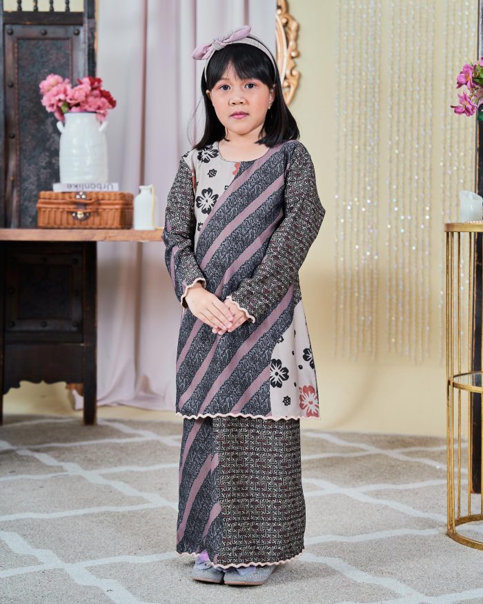 Baju Kurung Moden Batik Sultanah Kids 9.0 - Wardina Black - Image 3