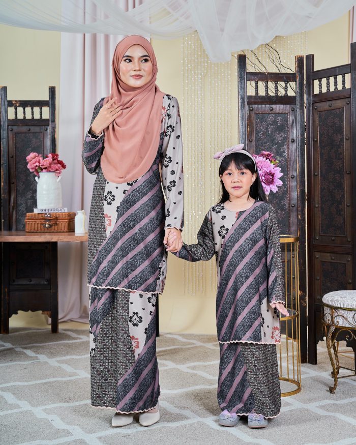 Baju Kurung Moden Batik Sultanah 9.0 - Wardina Black - Image 4