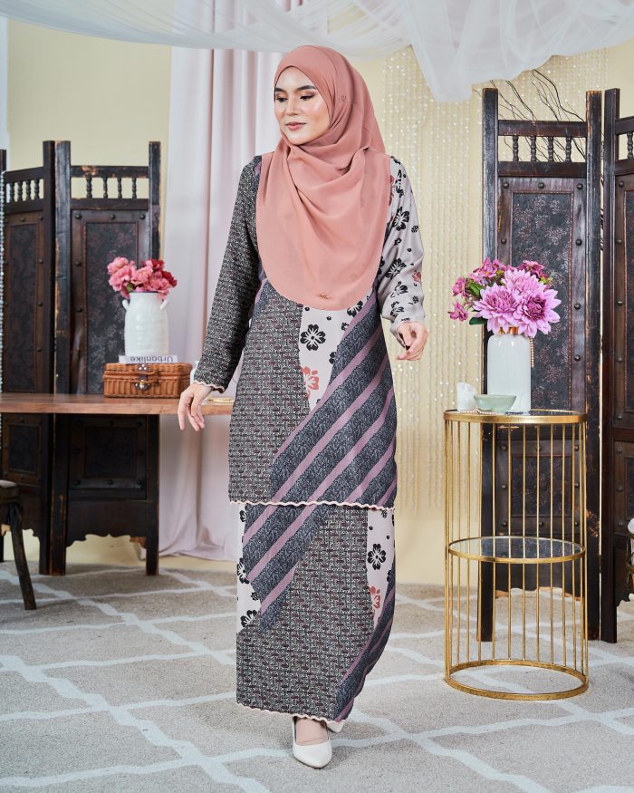 Baju Kurung Moden Batik Sultanah 9.0 - Wardina Black - Image 3