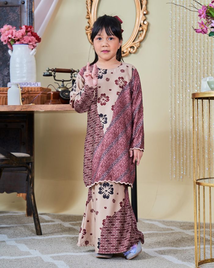 Baju Kurung Moden Batik Sultanah Kids 9.0 – Wardina Carmine Red