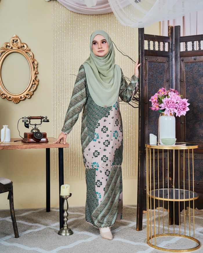 Baju Kurung Moden Batik Sultanah 9.0 - Wardina Pickle Green - Image 5