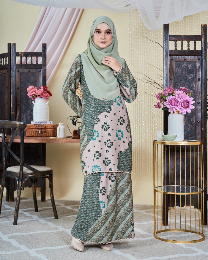 Baju Kurung Moden Batik Sultanah 9.0 - Wardina Pickle Green - Image 2