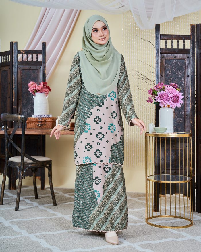 Baju Kurung Moden Batik Sultanah 9.0 - Wardina Pickle Green - Image 3