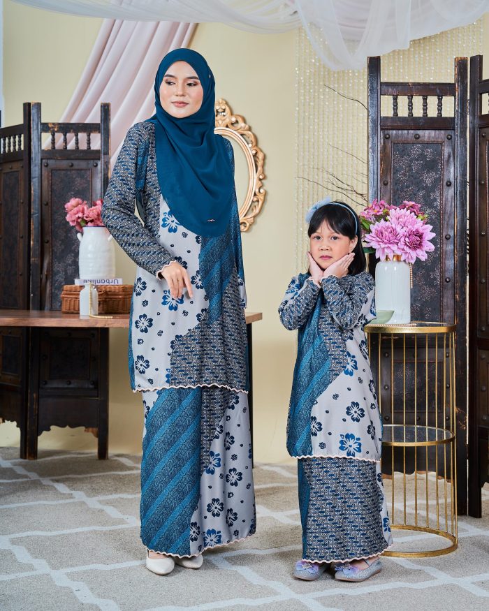 Baju Kurung Moden Batik Sultanah 9.0 - Wardina Teal Blue - Image 4