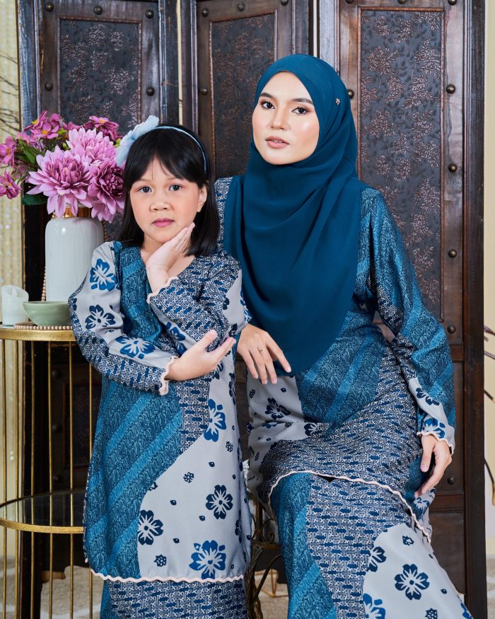 Baju Kurung Moden Batik Sultanah Kids 9.0 - Wardina Teal Blue - Image 4