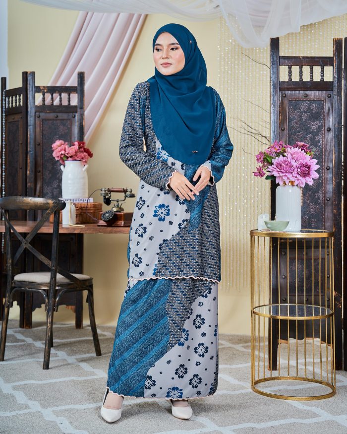 Baju Kurung Moden Batik Sultanah 9.0 - Wardina Teal Blue - Image 2