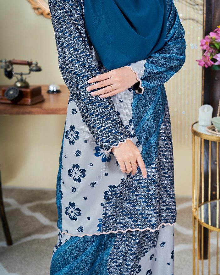 Baju Kurung Moden Batik Sultanah 9.0 - Wardina Teal Blue - Image 3