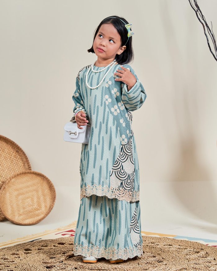 Baju Kurung Moden Batik Sulam Sultanah Kids 10.0 – Anggun Aqua Lake