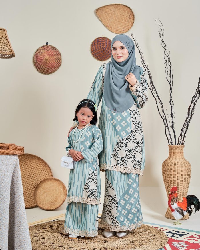 Baju Kurung Moden Batik Sulam Sultanah 10.0 – Anggun Aqua Lake - Image 5