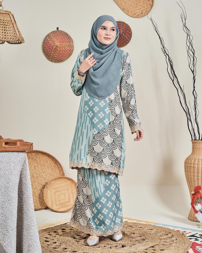 Baju Kurung Moden Batik Sulam Sultanah 10.0 – Anggun Aqua Lake - Image 2