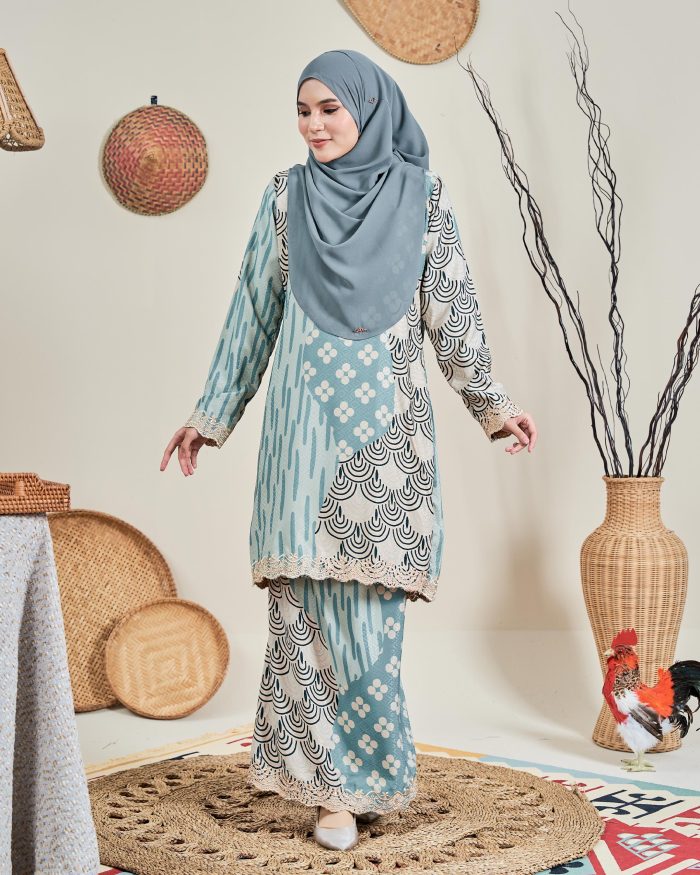 Baju Kurung Moden Batik Sulam Sultanah 10.0 – Anggun Aqua Lake - Image 3