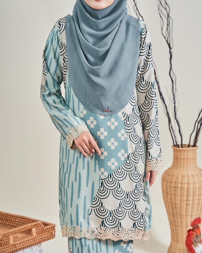 Baju Kurung Moden Batik Sulam Sultanah 10.0 – Anggun Aqua Lake - Image 4