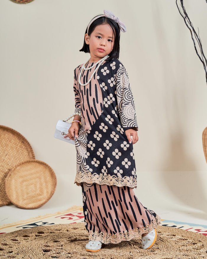 Baju Kurung Moden Batik Sulam Sultanah Kids 10.0 – Anggun Black Brown - Image 2