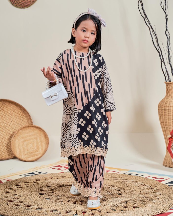 Baju Kurung Moden Batik Sulam Sultanah Kids 10.0 – Anggun Black Brown