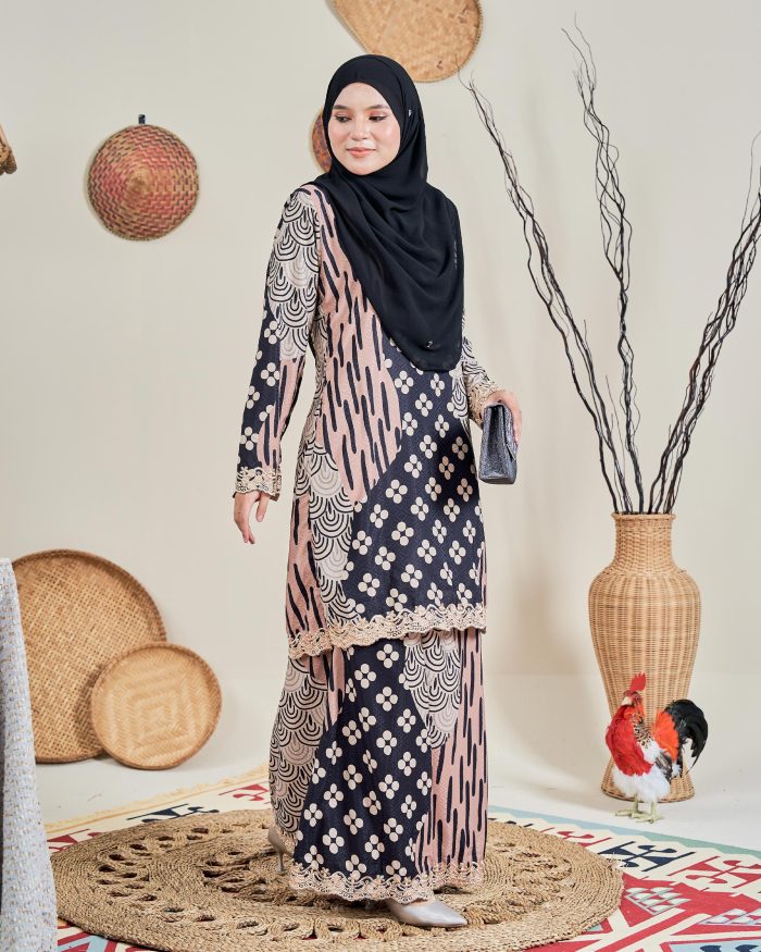 Baju Kurung Moden Batik Sulam Sultanah 10.0 – Anggun Black Brown