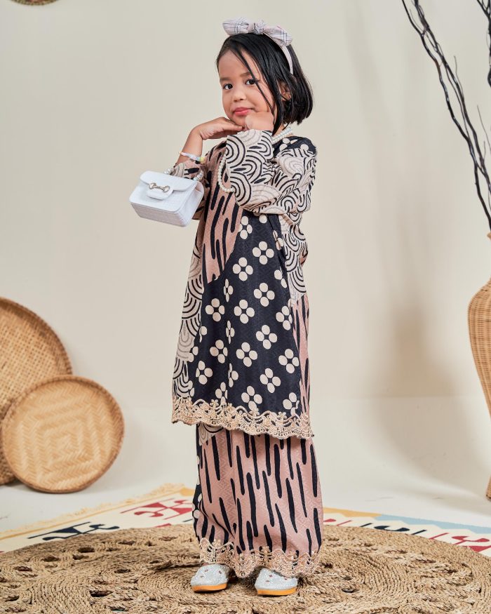 Baju Kurung Moden Batik Sulam Sultanah Kids 10.0 – Anggun Black Brown - Image 3