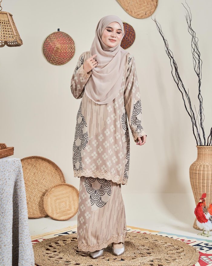 Baju Kurung Moden Batik Sulam Sultanah 10.0 – Anggun Khaki Brown