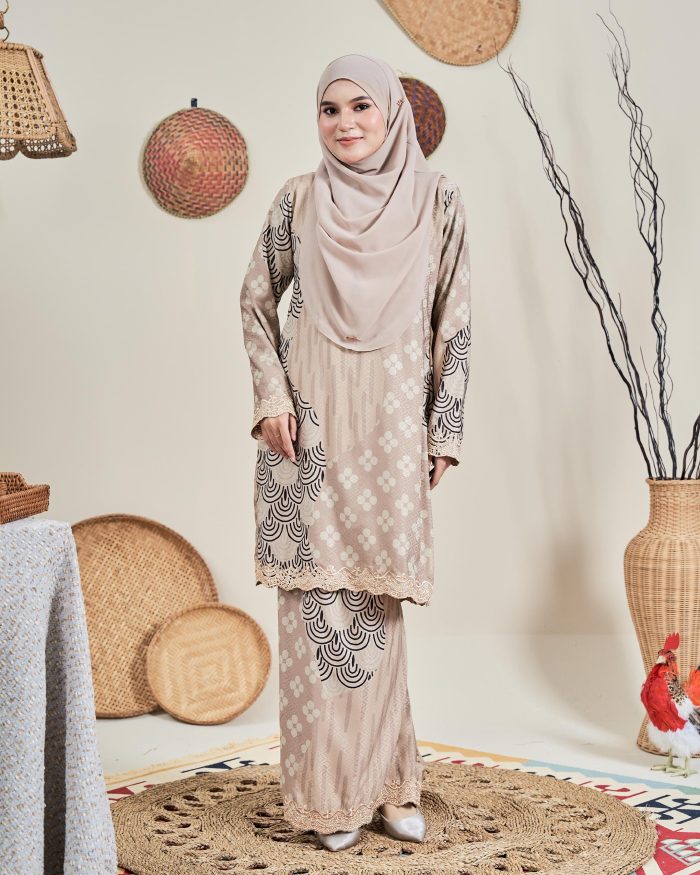 Baju Kurung Moden Batik Sulam Sultanah 10.0 – Anggun Khaki Brown - Image 2