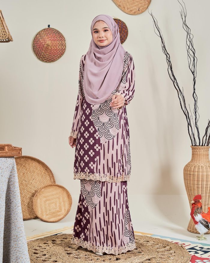 Baju Kurung Moden Batik Sulam Sultanah 10.0 – Anggun Plum Purple - Image 2