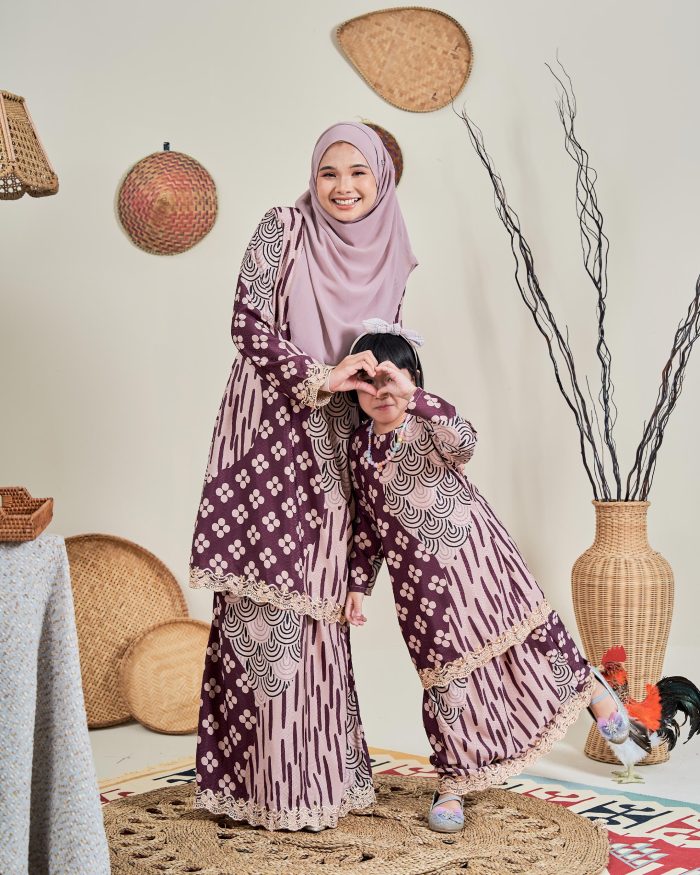 Baju Kurung Moden Batik Sulam Sultanah 10.0 – Anggun Plum Purple - Image 4