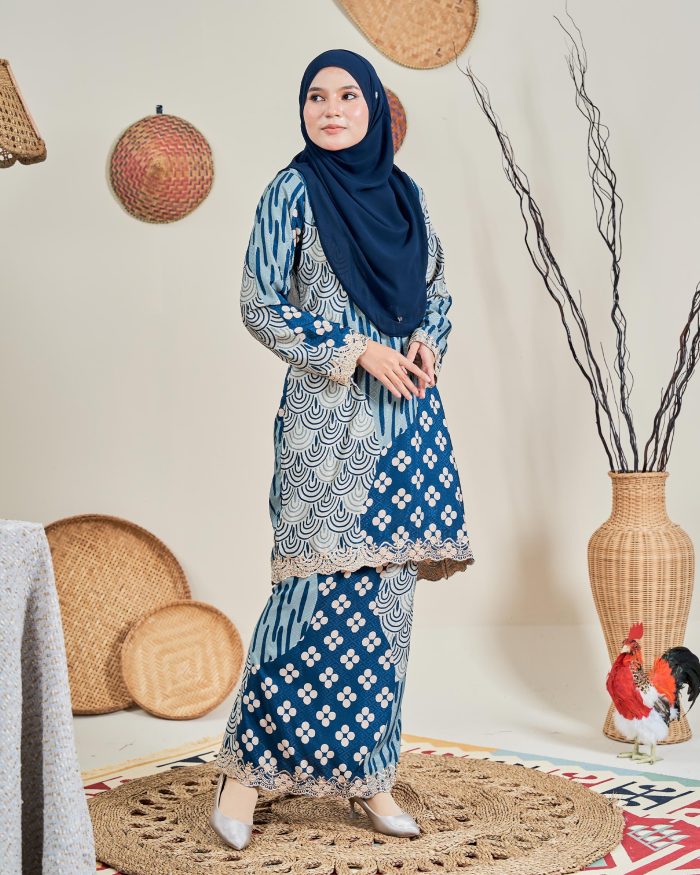 Baju Kurung Moden Batik Sulam Sultanah 10.0 – Anggun Saphire Blue