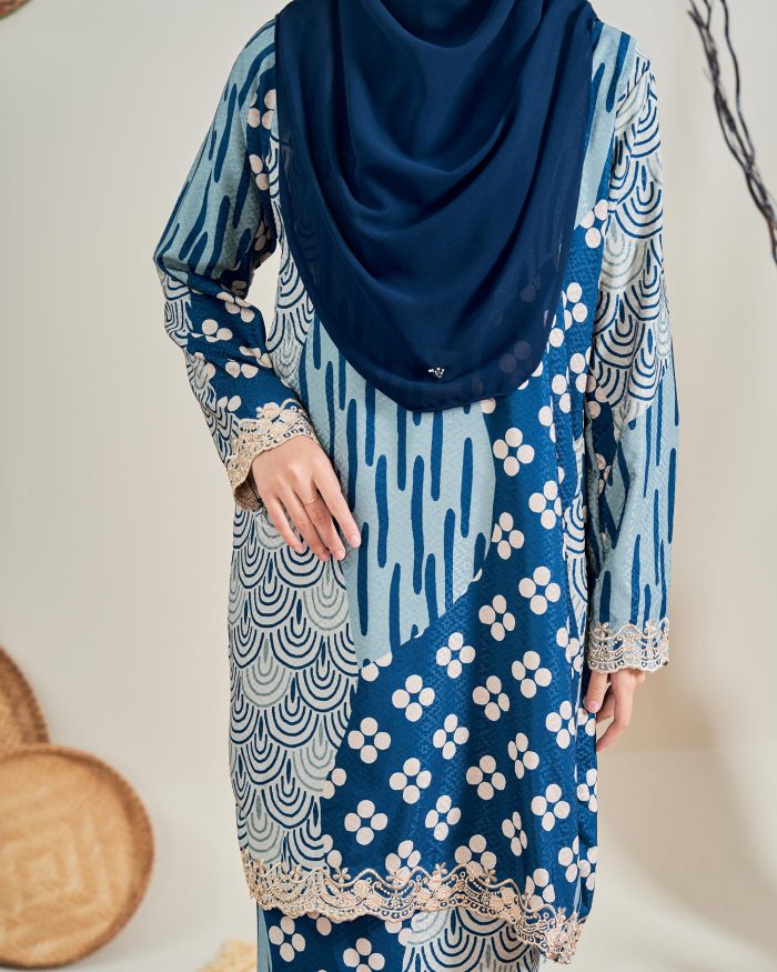 Baju Kurung Moden Batik Sulam Sultanah 10.0 – Anggun Saphire Blue - Image 3