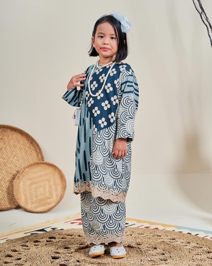 Baju Kurung Moden Batik Sulam Sultanah Kids 10.0 – Anggun Saphire Blue - Image 3