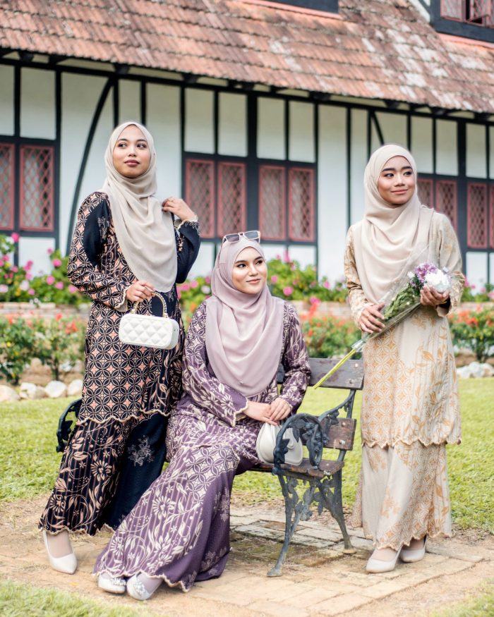 Baju Kurung Moden Batik Sulam Sultanah 10.0 - Dahlia Barley - Image 3