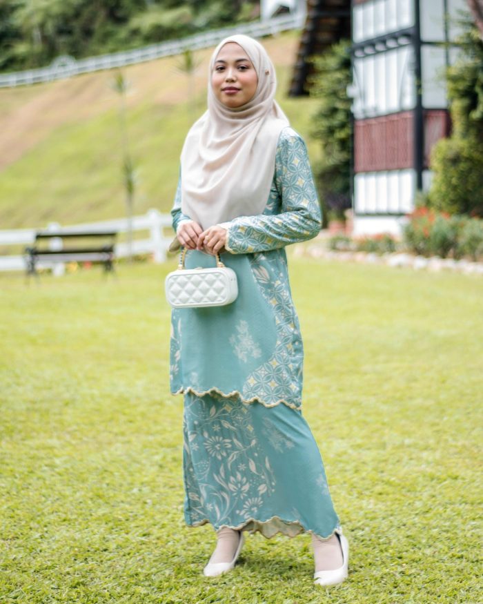 Baju Kurung Moden Batik Sulam Sultanah 10.0 Dahlia - Icy Mint