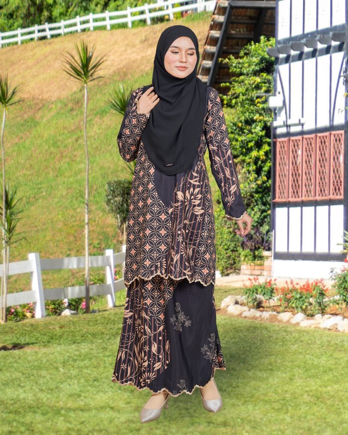 Baju Kurung Moden Batik Sulam Sultanah 10.0 - Dahlia Matte Black - Image 2