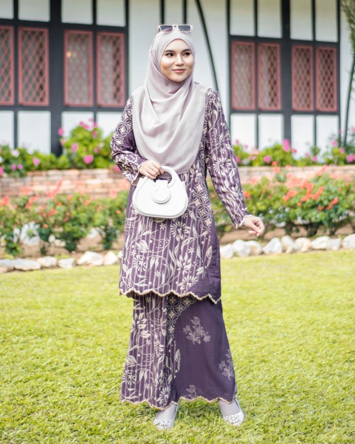 Baju Kurung Moden Batik Sulam Sultanah 10.0 - Dahlia Midnight Purple