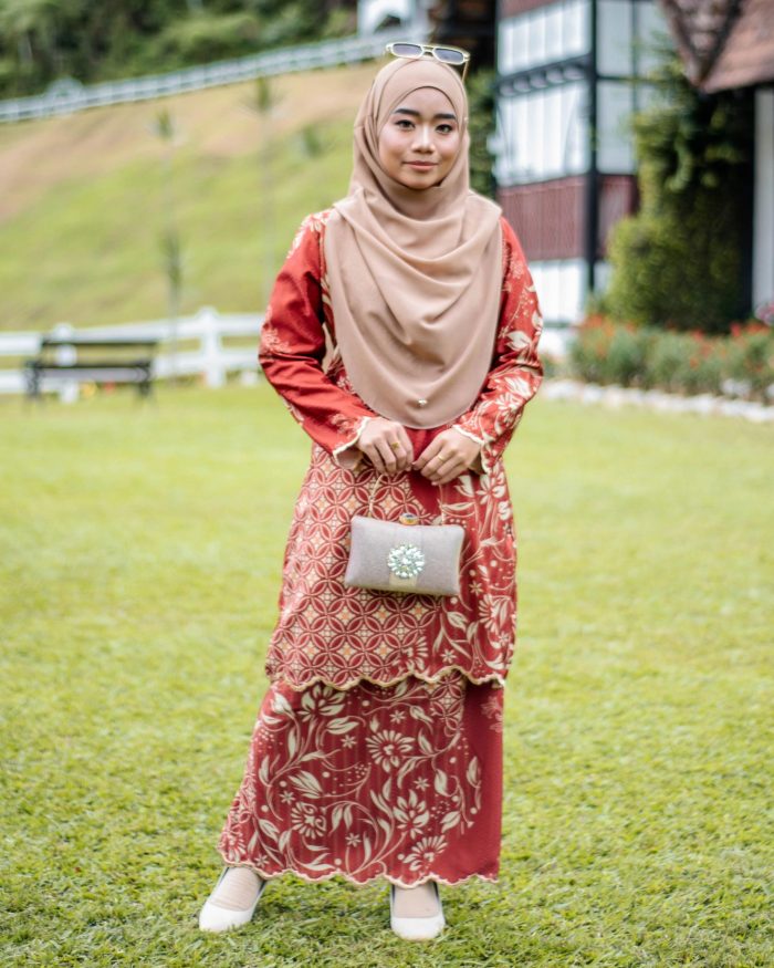 Baju Kurung Moden Batik Sulam Sultanah 10.0 - Dahlia Red