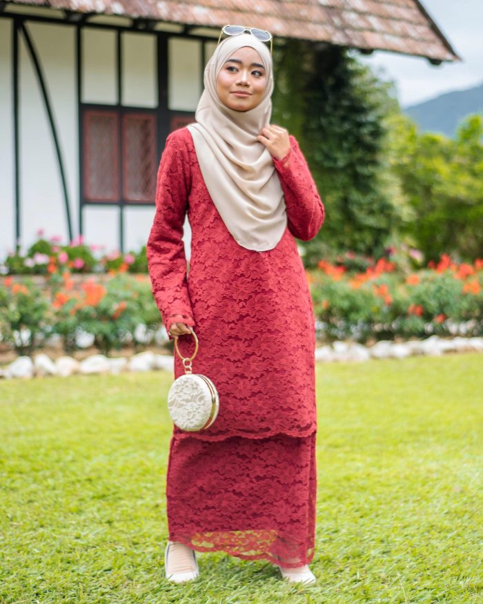 Baju Kurung Lace Donna - Maroon - Image 3