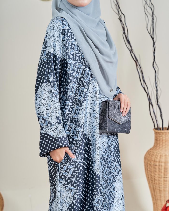 Kaftan Batik Sultanah – Jasmine Black Grey - Image 4
