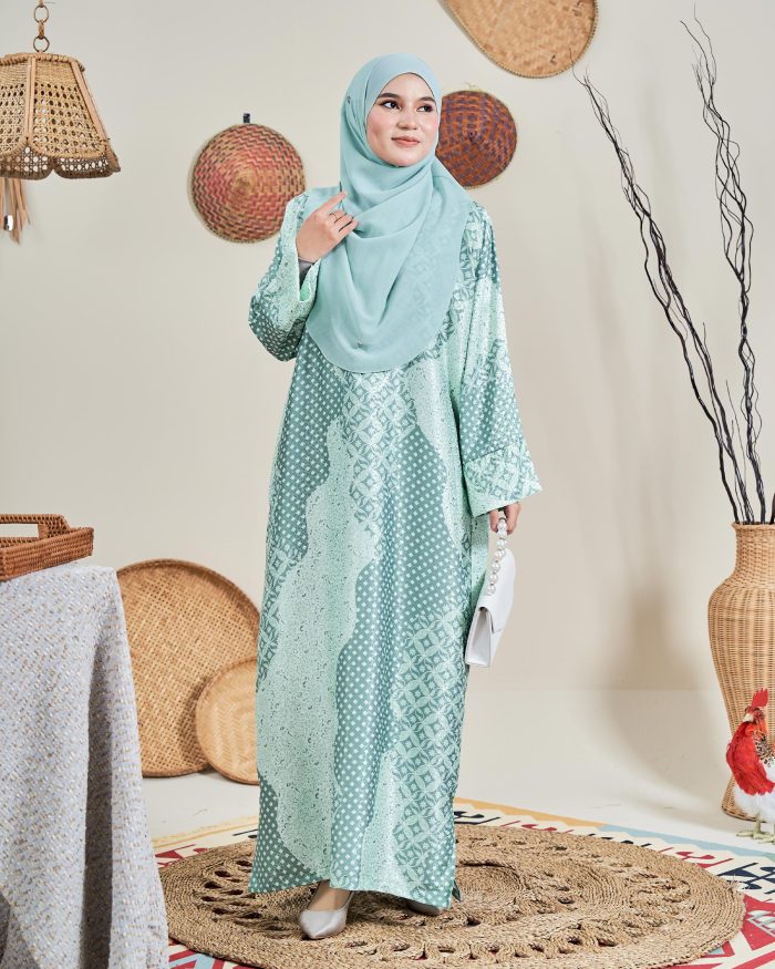 Kaftan Batik Sultanah – Jasmine Minty Ice - Image 3
