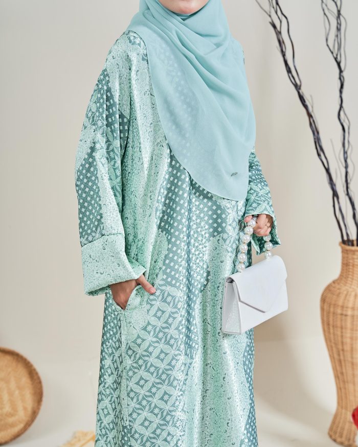 Kaftan Batik Sultanah – Jasmine Minty Ice - Image 4