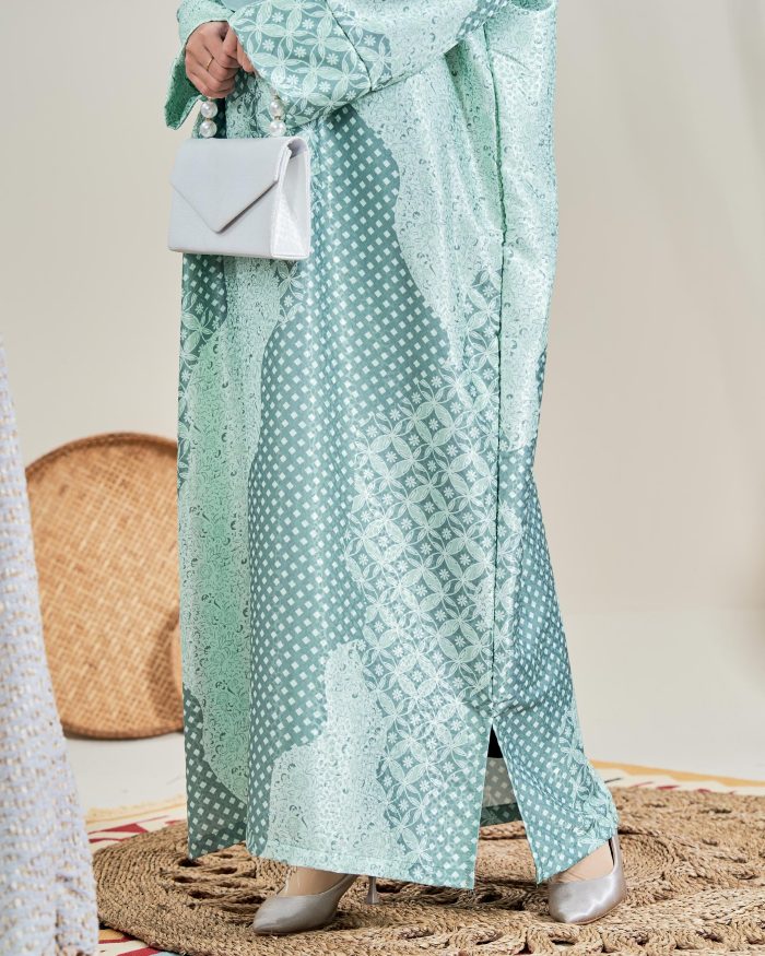 Kaftan Batik Sultanah – Jasmine Minty Ice - Image 5
