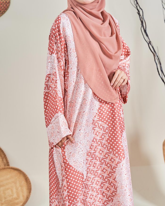 Kaftan Batik Sultanah – Jasmine Rust Orange - Image 4