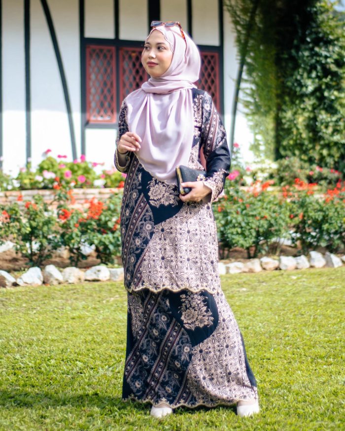 Baju Kurung Moden Batik Sulam Sultanah 10.0 - Jasnita Black